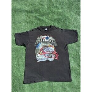 Vintage New England Patriots Big Helment T-Shirt 1995 Size Large Football NFL